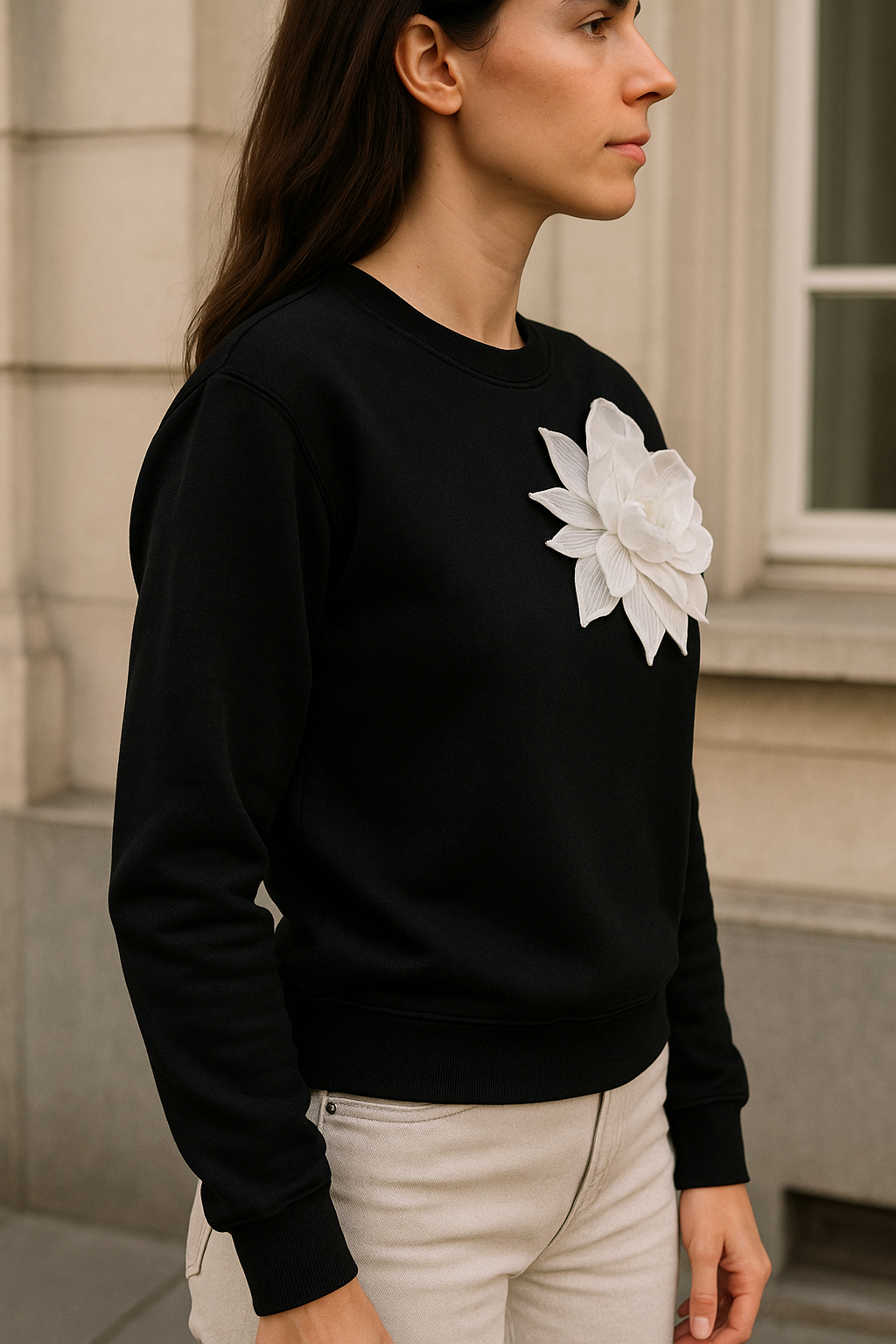 Dámský jarní svetr s květinou 