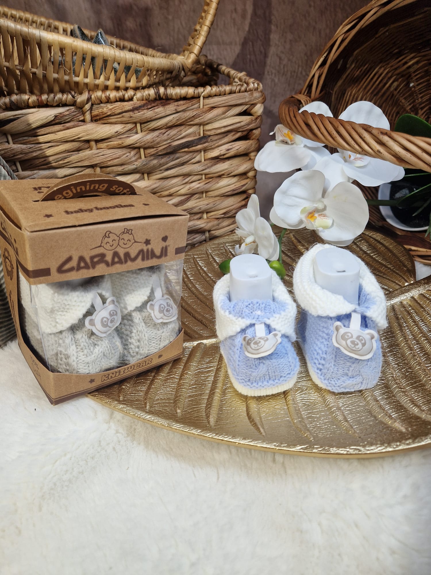 Pletené capáčky pro novorozence 