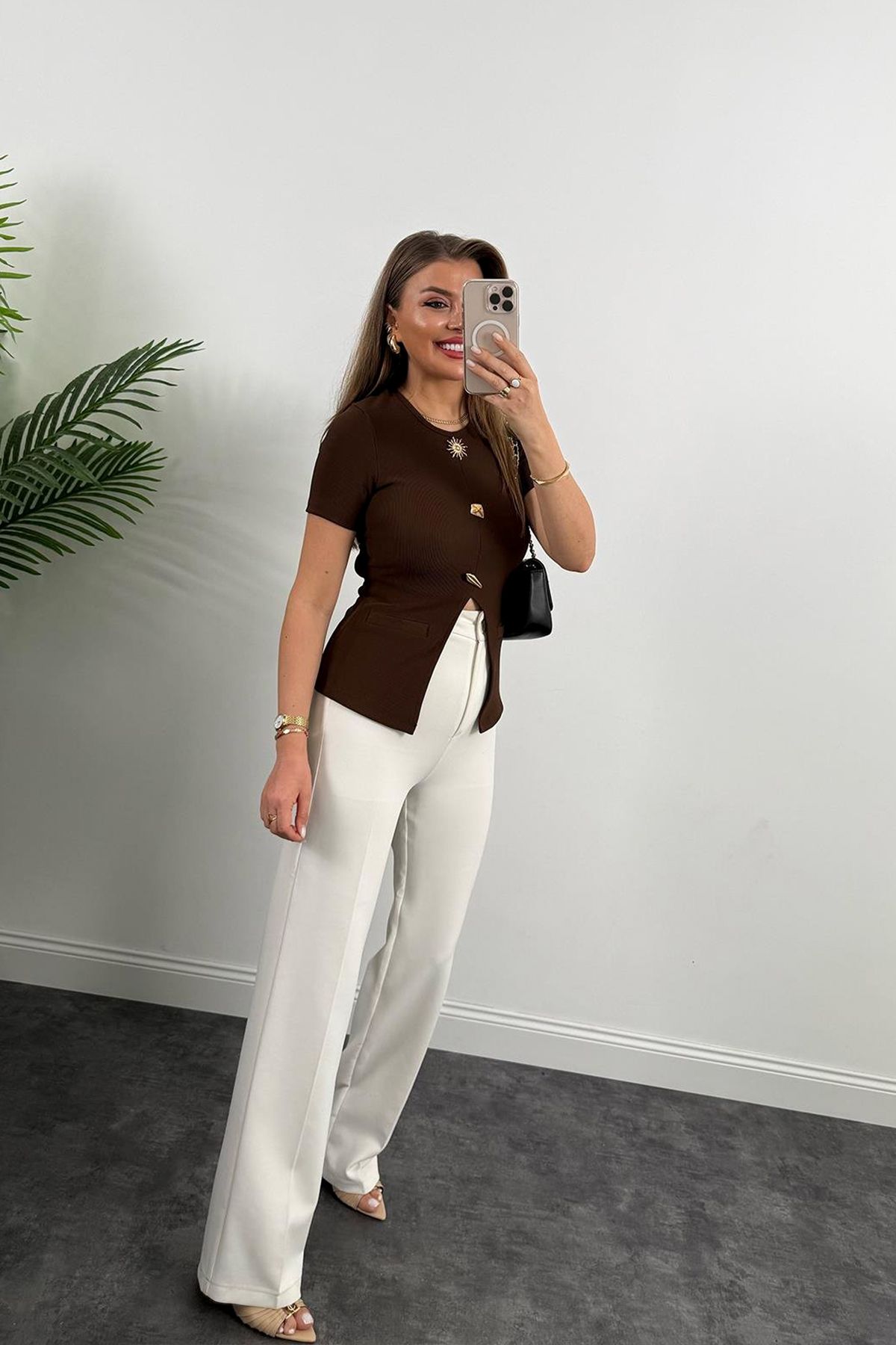 Dámská halenka s krátkým rukávem a knoflíku 