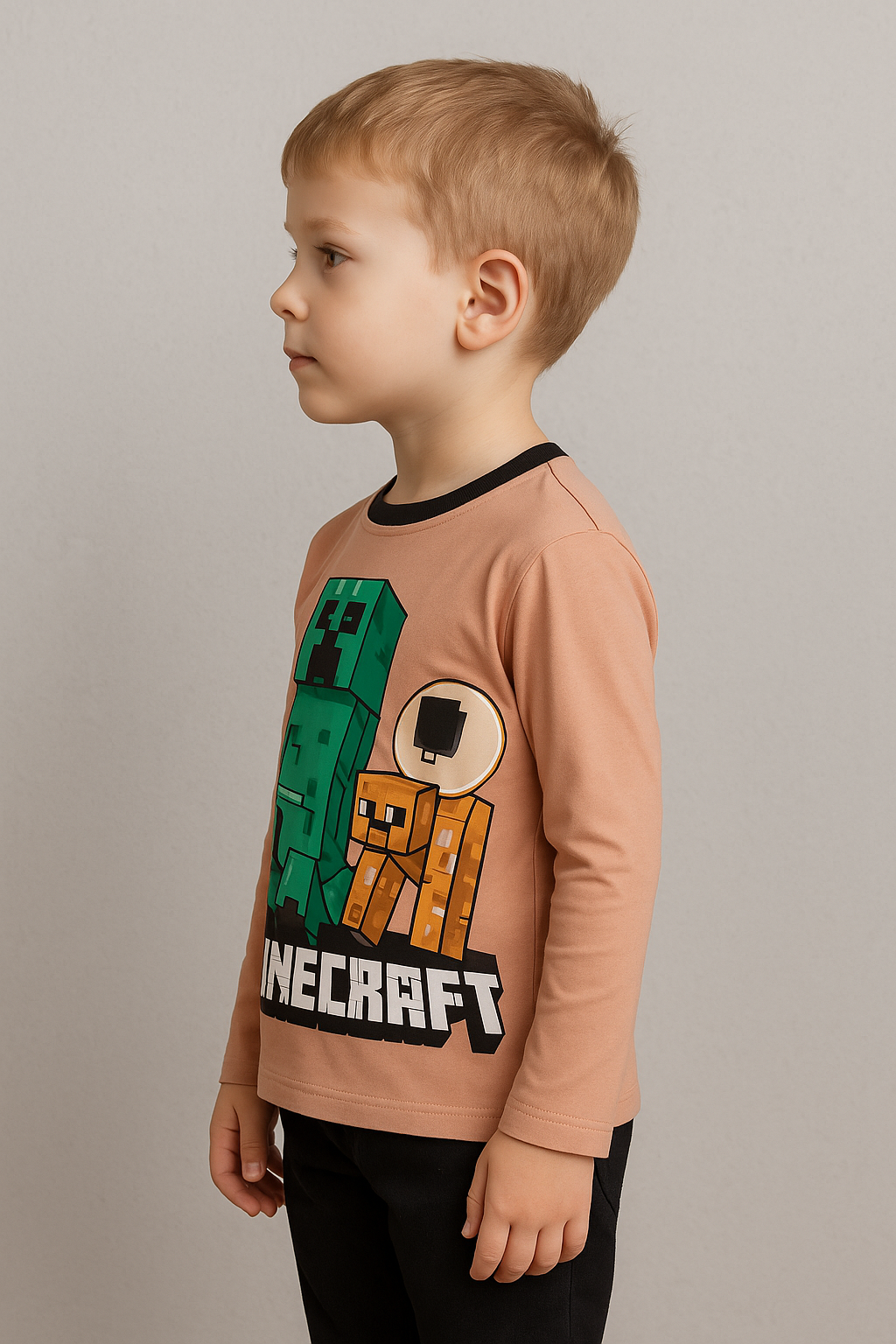 Chlapecká mikina z tenkého a jemného materiálu 