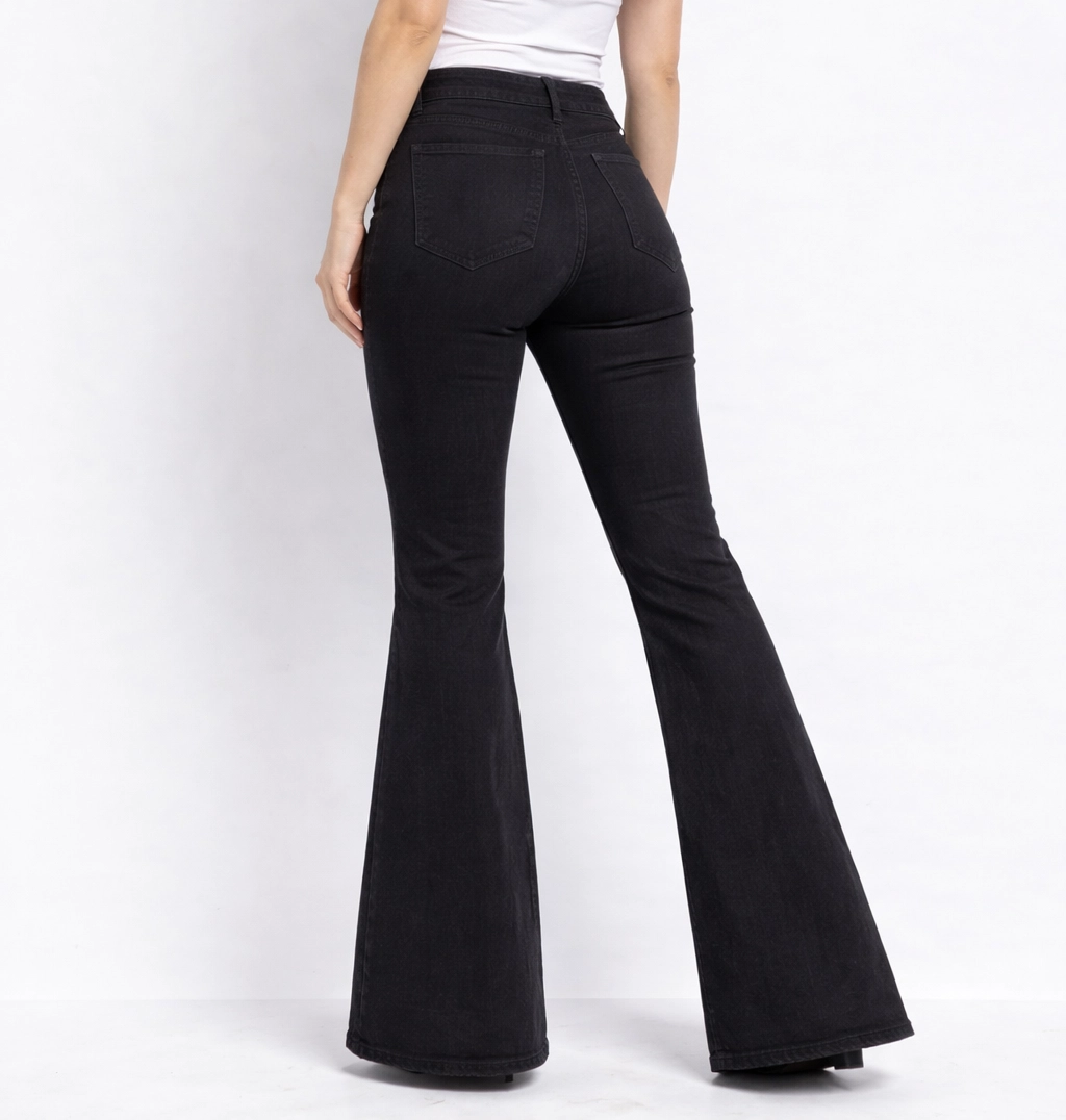 Dámské černé džíny s vysokým pasem a rozšířenými nohavicem